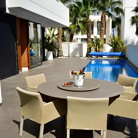 Luxury Laguna - *