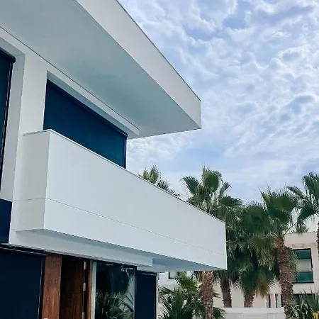 Luxury Laguna -