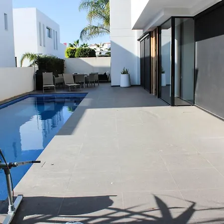 Villa Luxury Laguna - *