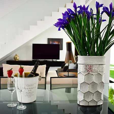 Luxury Laguna - *