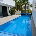 Luxury Laguna - Vila